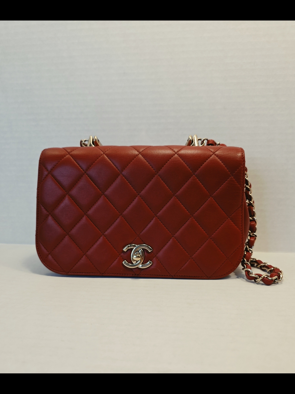 CHANEL Quilted Top Handle Shoulder Bag in Red with Gold Hardware  EUC - Picture 13 of 13